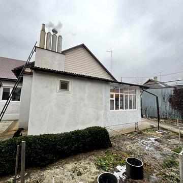 Продаж  окремого будинку у місті  у звязку  з виїздом !