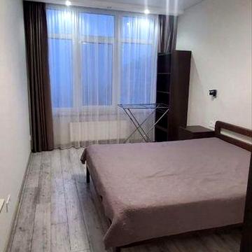 АРЕНДА квартиры в Кадоре на Литературной. Кухня студия + спальня