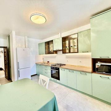 Стильна квартира в центрі міста з дизайнерським євроремонтом