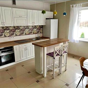 Будинок в Дмитрівці з ремонтом і меблями