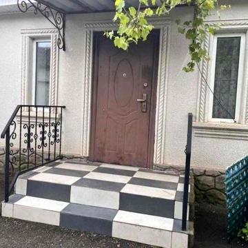 Затишний будинок у передмісті Одеси