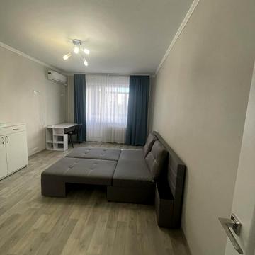 Лариси Руденко вул., 15/14