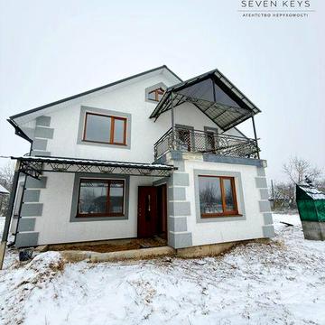 Село Мигово, Гарний будинок з ремонтом по центральній дорозі.