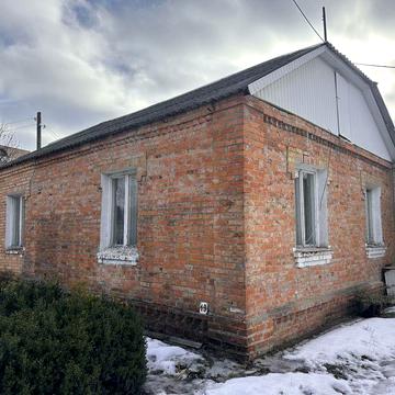 ПРОДАЄТЬСЯ затишний цегляний будинок у центрі міста Ромни!