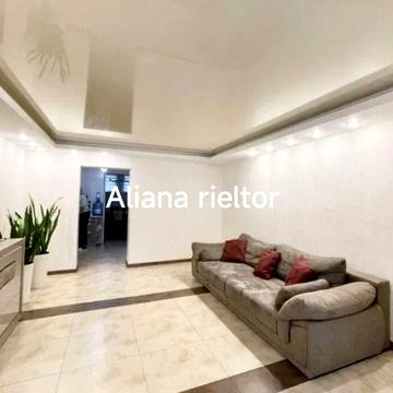 Просторий котедж з видом на море – 3 тераси, гараж, 5 хвилин до моря