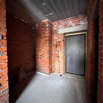 Без комісії. Квартира - студія в зданому будинку.Мінімальне оформлення