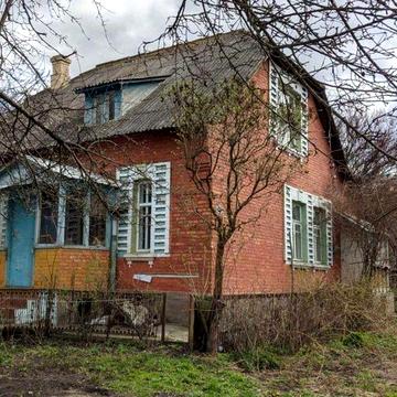 Продам будинок коло річки,в центрі міста