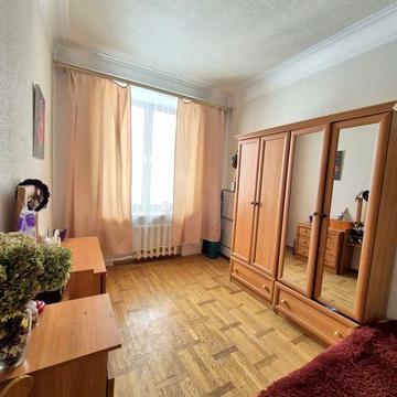 Продам 3-к квартиру в сталінці на пр-ті Берестейському!метро Нивки!