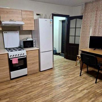 Оренда студії з індивідуалкою в центрі