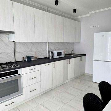 Оренда просторої 2 кім. квартири з євроремонтом по вул. Довженка