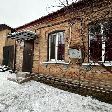 На продажі пів будинку