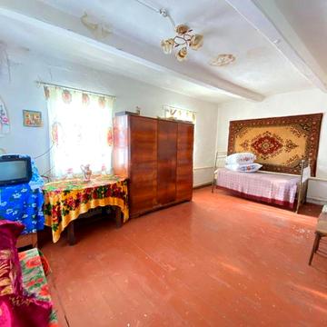 Продам гарний будинок в селі ,є газ