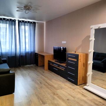 Січеславська Набережна вул., 13