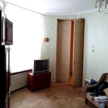 Продам квартиру центр Києва вулиця Петлюри, метро Университет.