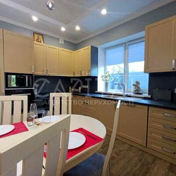 Будинок з 4 спальнями, хол з каміном, тераса, дит.майданчик, басейн