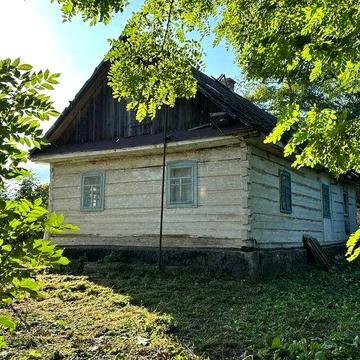 Продається земля зі старим будинком та виходом до озера