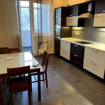 Здається 2 кімнатна квартира біля м.Чернігівська