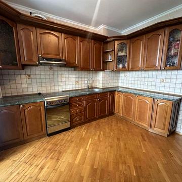 Продається 3-ох кімнатна квартира,р-н Дружба, вул.Миру