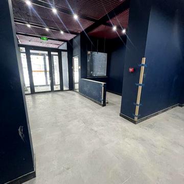 Продам 3к квартиру в Києві біля ТРЦ Ретровіль!