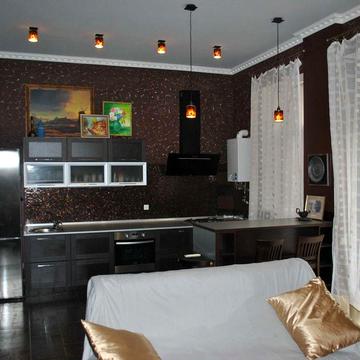 Гарна квартира, центр, березовий сквер. / код 5082