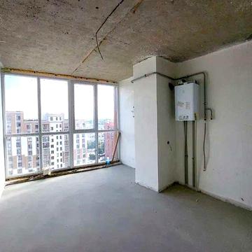 Продам  1  кімнатну простору квартиру!Будинок здано!