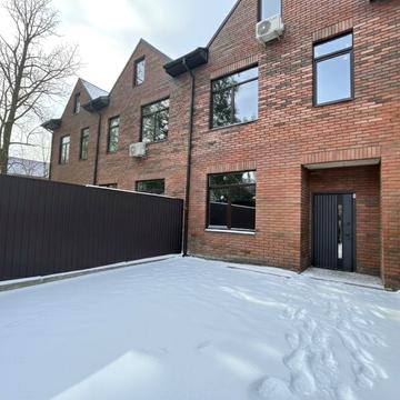 Таунхаус біля парку, комфорт та  затишок.