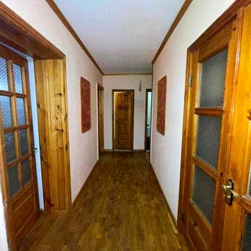 СЕРЕДНІЙ ПОВЕРХ • 3 (можливо 4) окремі кімнати • Сагайдачного