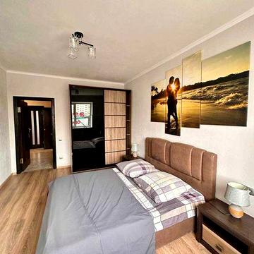 Здається 2-ох кімнатна квартира біля Арсену