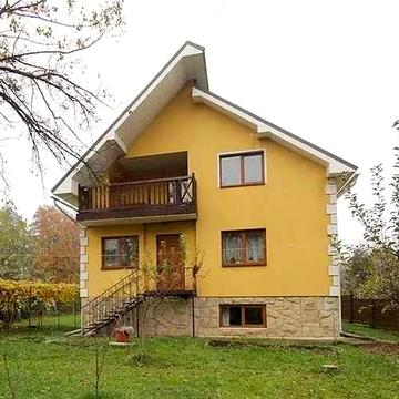 Котедж на 3 спальні в центрі Яремчі