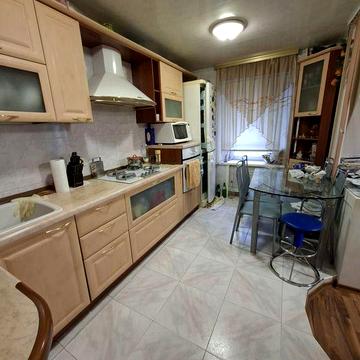 Продам 3 ком.кв. ул.Дарницкая 11.