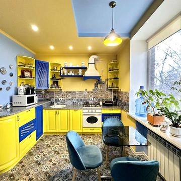 Продаж великої 2-к кв на 12 квітня біля проспекту