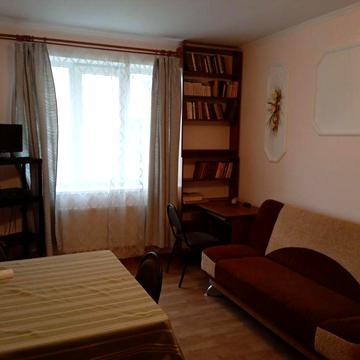 Оренда квартири для дівчини/жінки, вул. Залізнична, 7.