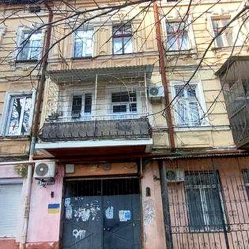 Продажа трехкомнатной квартиры в 10 минутах от центра города