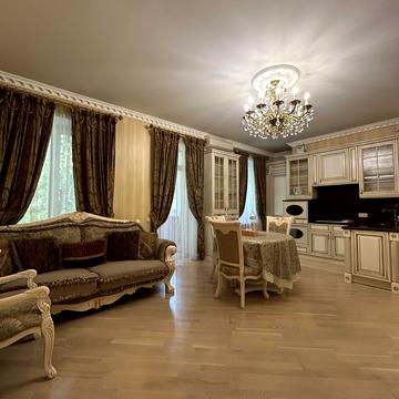 Михайла Грушевського вул., 2/28