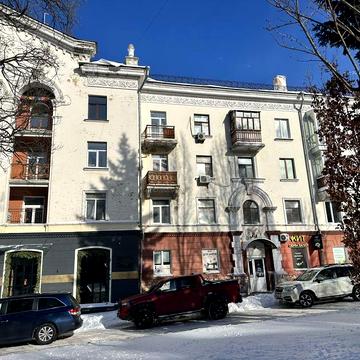 Продаж 2 кім квартири біля площі