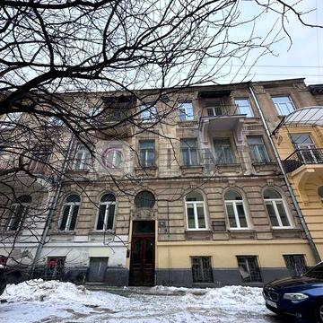 Продаж однокімнатна квартира, центр Львова, можливість під комерцію.