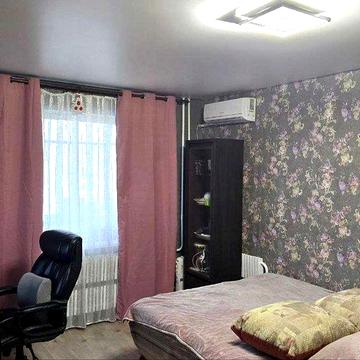 великогабаритна 2-кімнатна квартира від власника, Камянське Л/Б 4мкр