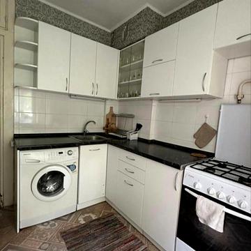 Оренда 2 х кімнатна квартира центр Цум