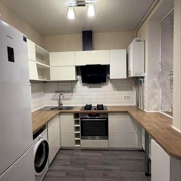 Сдам двухкомнатную квартиру возле Налоговой, свет всегда есть!!