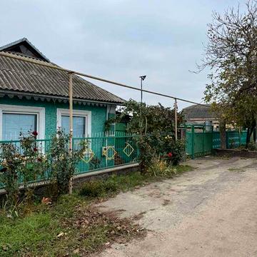 Продається два будинки на одній ділянці