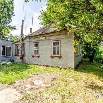 Житловий будинок в затишному пригороді, за кілька хвилин від міста!