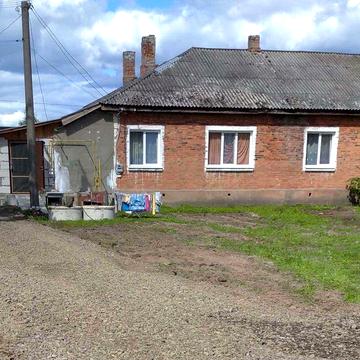 Подається частина будинку