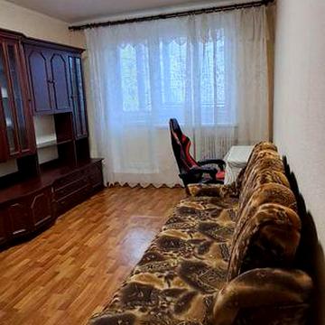 Продам 1 к кв м. Индустриальная 10 мин