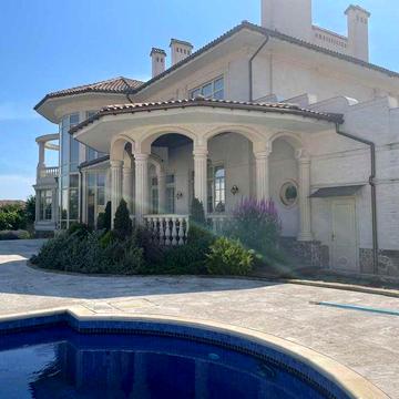 Аренда VIP-резиденции в Совиньоне | 1200 м² роскоши у моря.