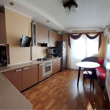 Простора 2 кімнатна квартира 66,6 м2 у Бучі з ремонтом та меблями