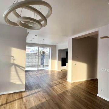 Продаж будинку на Макарова біля 3 поліклініки