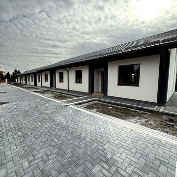 Простора 2.к.кв котеджному комплексі !