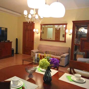 Квартира з характером у міністерському сталінському будинку + гараж