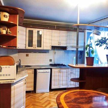 Сдам 4-комнатную квартиру, центр.т1