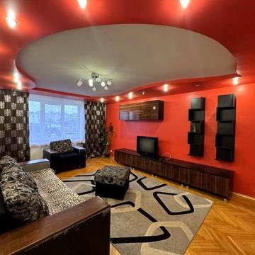 Здам в оренду простору трикімнатну квартиру в центрі міста